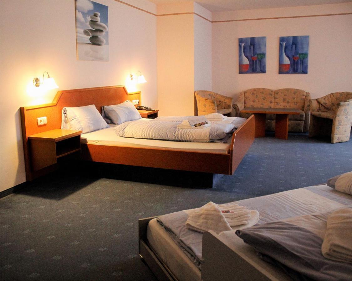 Waldhotel Feldbachtal Neuhaus am Rennweg Extérieur photo